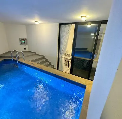 Luxurious Private Pool Apartment