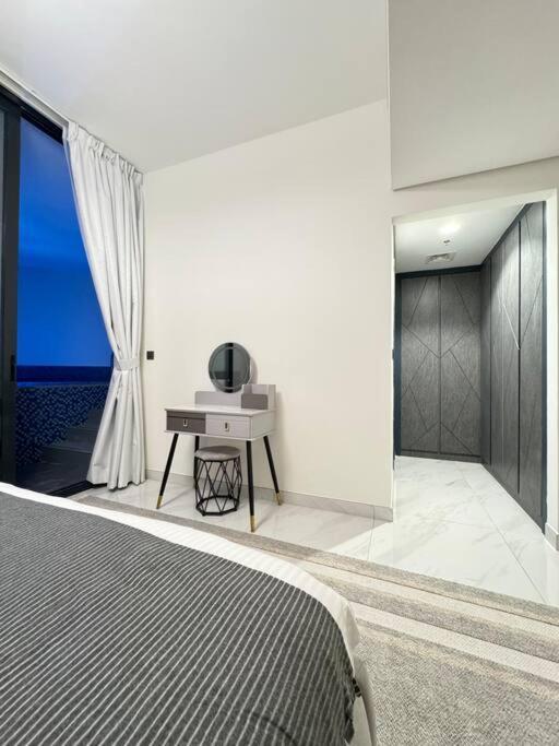 Luxurious Private Pool Apartment